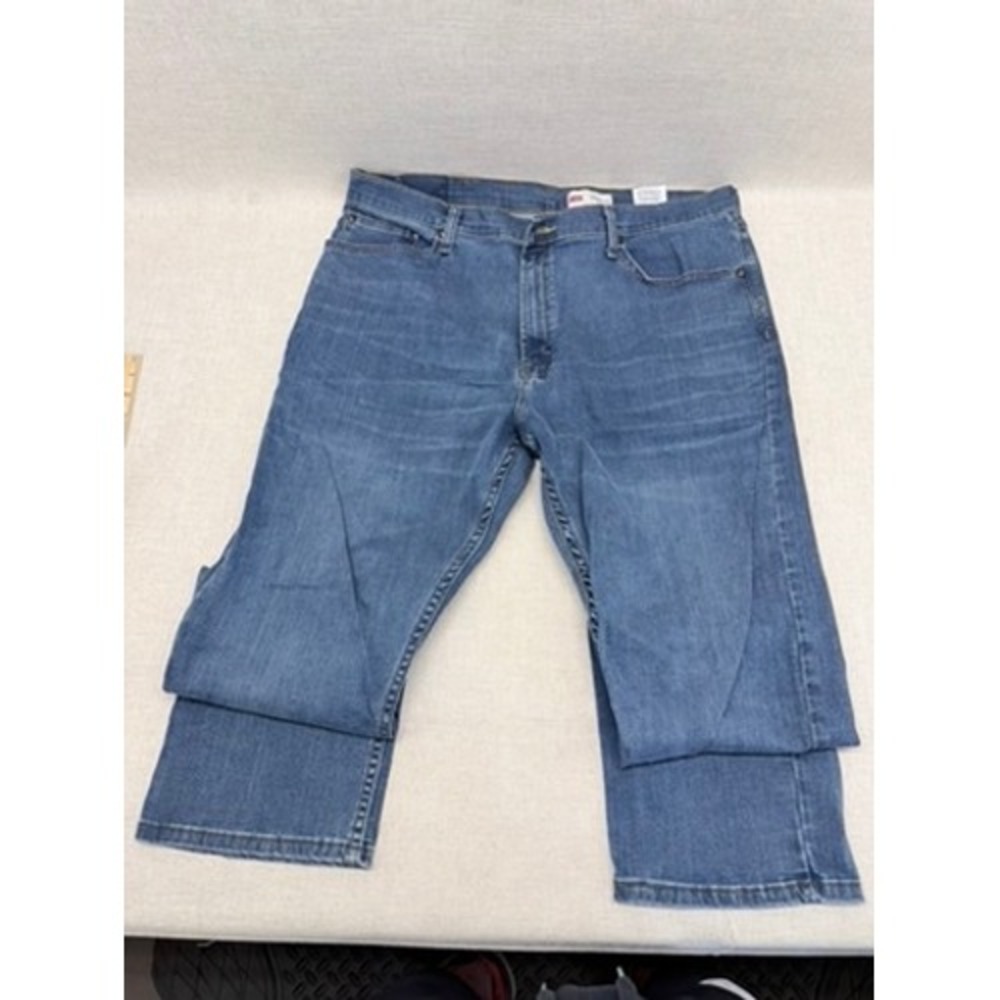 Wrangler Straight Fit Jeans Mens 38x30 Medium Wash Blue Denim Stretch‎ Pants